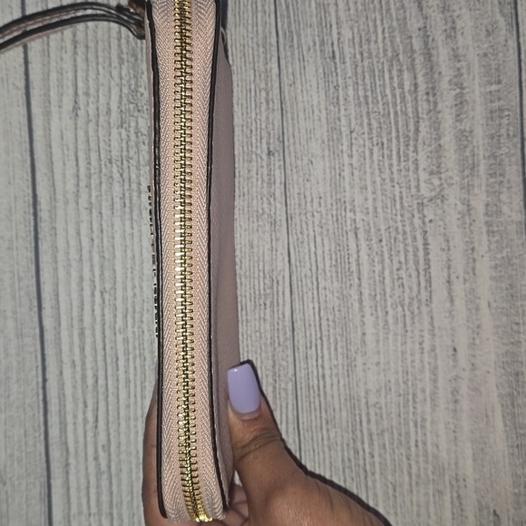 Michael Kors Pebbled Leather Smartphone Wristlet Light Pink/Gold - Picture 4 of 12